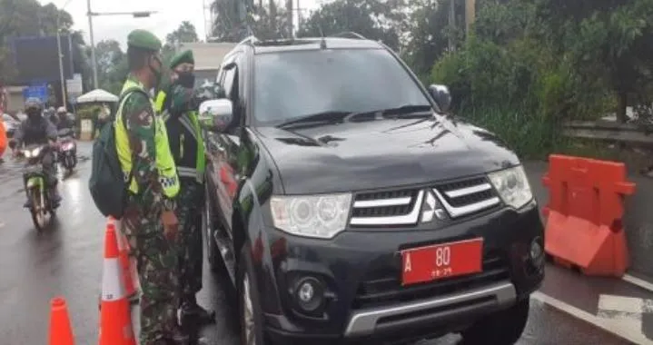 Mobil Plat Merah Asal Banten Kena Razia di Puncak
