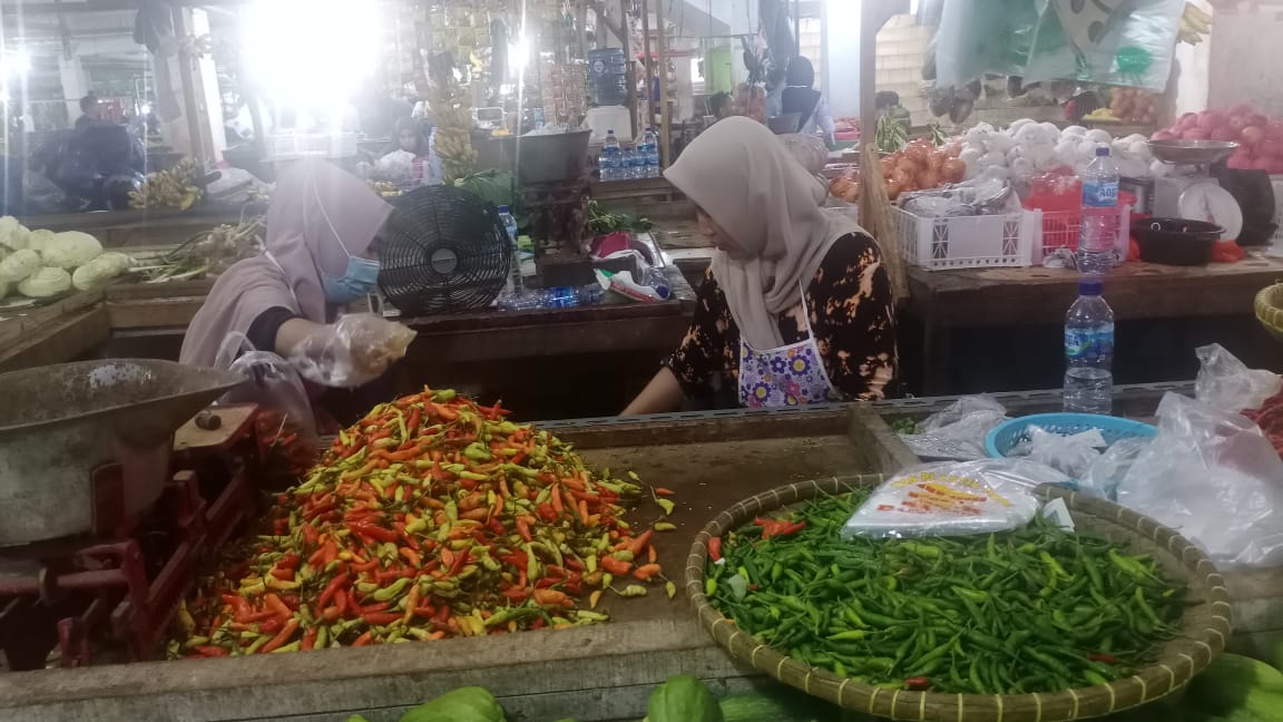 Berita Banten, Berita Tangerang, Berita Kabupaten Tangerang, Berita Tigaraksa: Harga Cabai dan Sayur di Pasar Tigaraksa Meroket