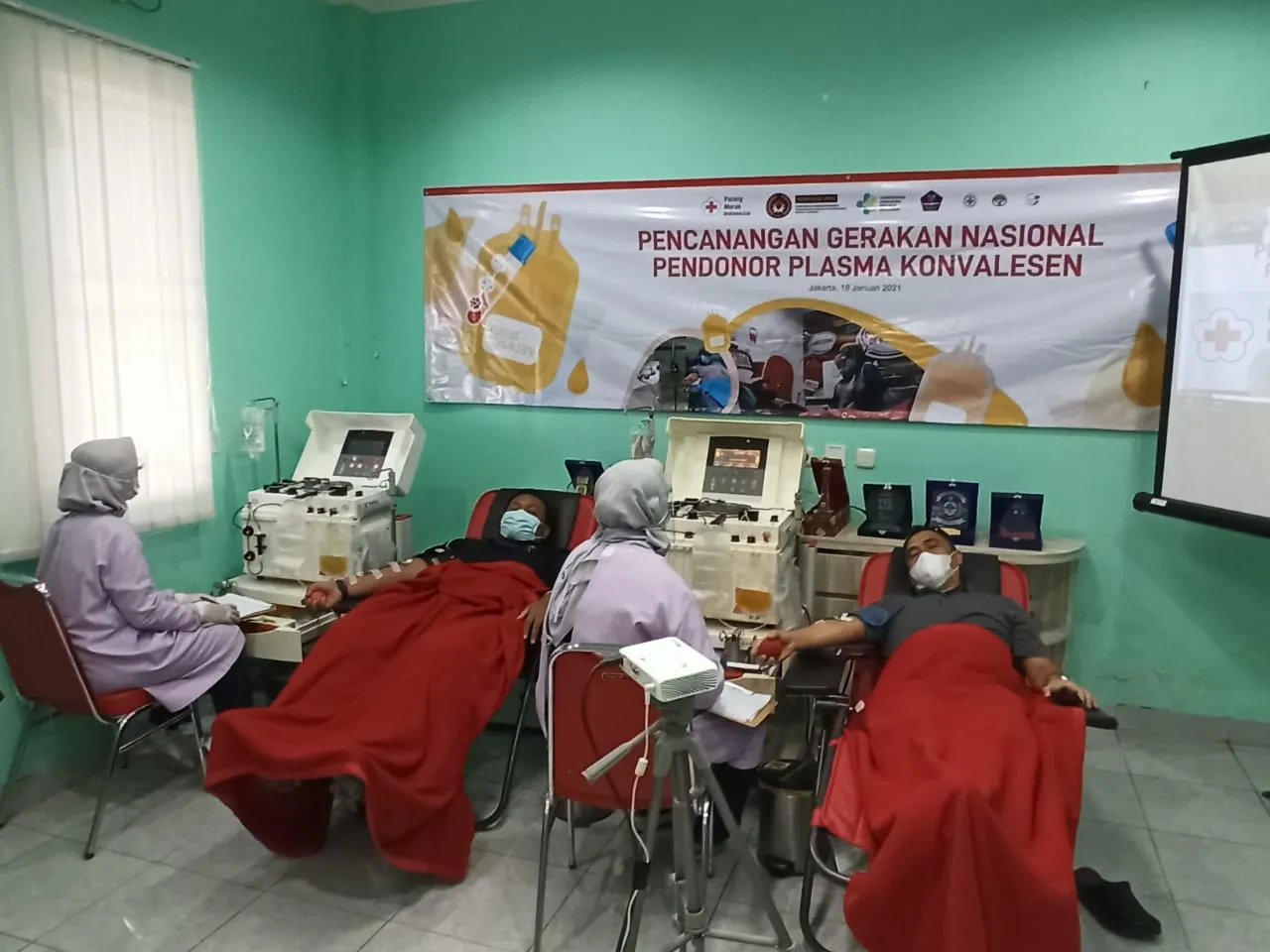 Berita Banten, Berita Kabupaten Tangerang Terbaru, Berita Kabupaten Tangerang Hari ini, Berita Covid-19: Dua Penyintas Covid-19 di Kabupaten Tangerang Menyumbangkan Plasma Konvalesen