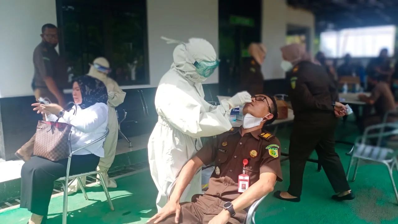 Berita Banten, Berita Tangerang, Berita Kabupaten Tangerang, Covid-19 di Kabupaten Tangerang: Tes Swab Antigen di Kejari Kabupaten Tangerang Diikuti Puluhan Pegawai