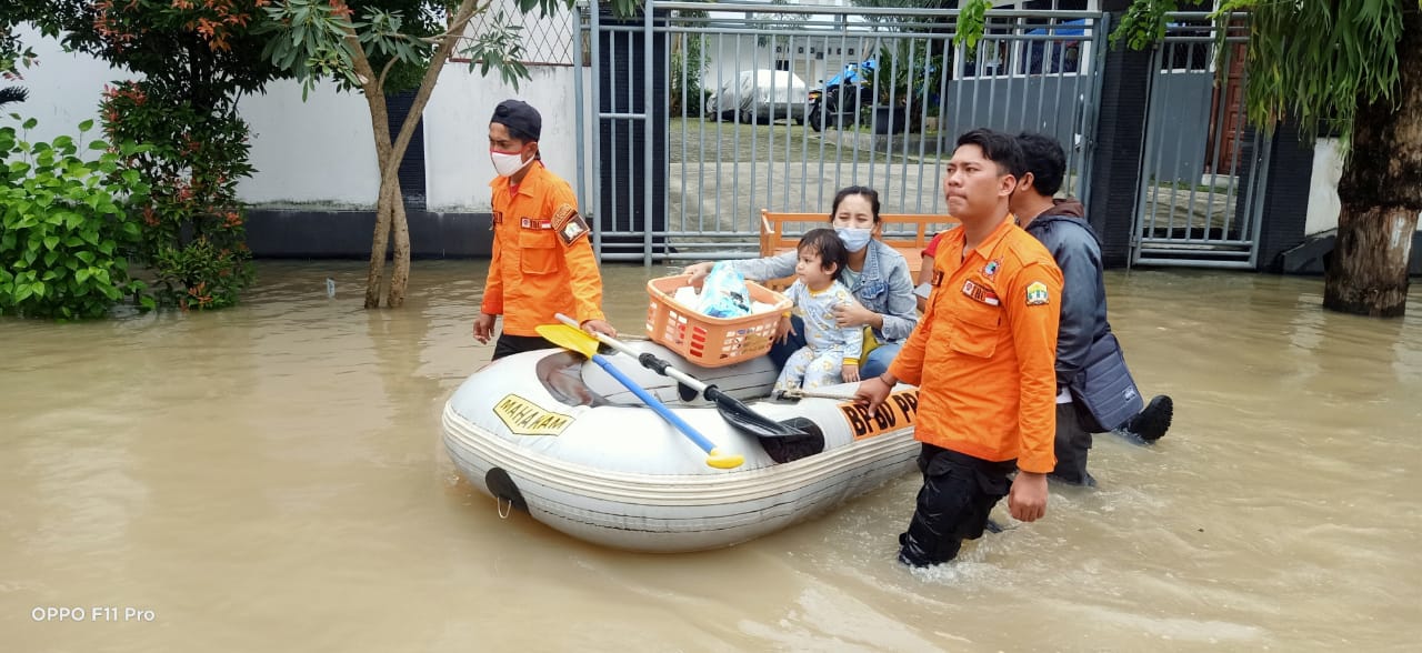 Berita Banten, Berita Banten Terbaru, Berita Banten Hari Ini, Berita Serang, Berita Serang Terbaru, Berita Serang Hari Ini, Berita Banjir: Kota Serang Dikepung Banjir akibat Diguyur Hujan Semalaman