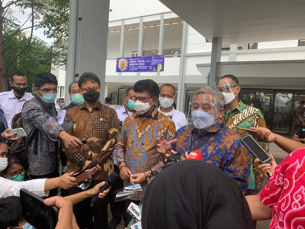 Vaksinasi Covid-19, Vaksinasi Wartawan, Wartawan Divaksin, Wartawan Disuntik Vaksin, HPN 2021, Vaksinasi Insan Pers. Berita Banten, Berita Banten Terbaru, Berita Banten Hari Ini, Berita Nasional, Berita Nasional Terbaru, Berita Nasional Hari Ini, Berita Covid-19, Berita Covid-19Terbaru, Berita Covid-19Hari Ini: Vaksinasi Covid-19: Presiden Jokowi Sampaikan Alasan Awak Media Didahulukan