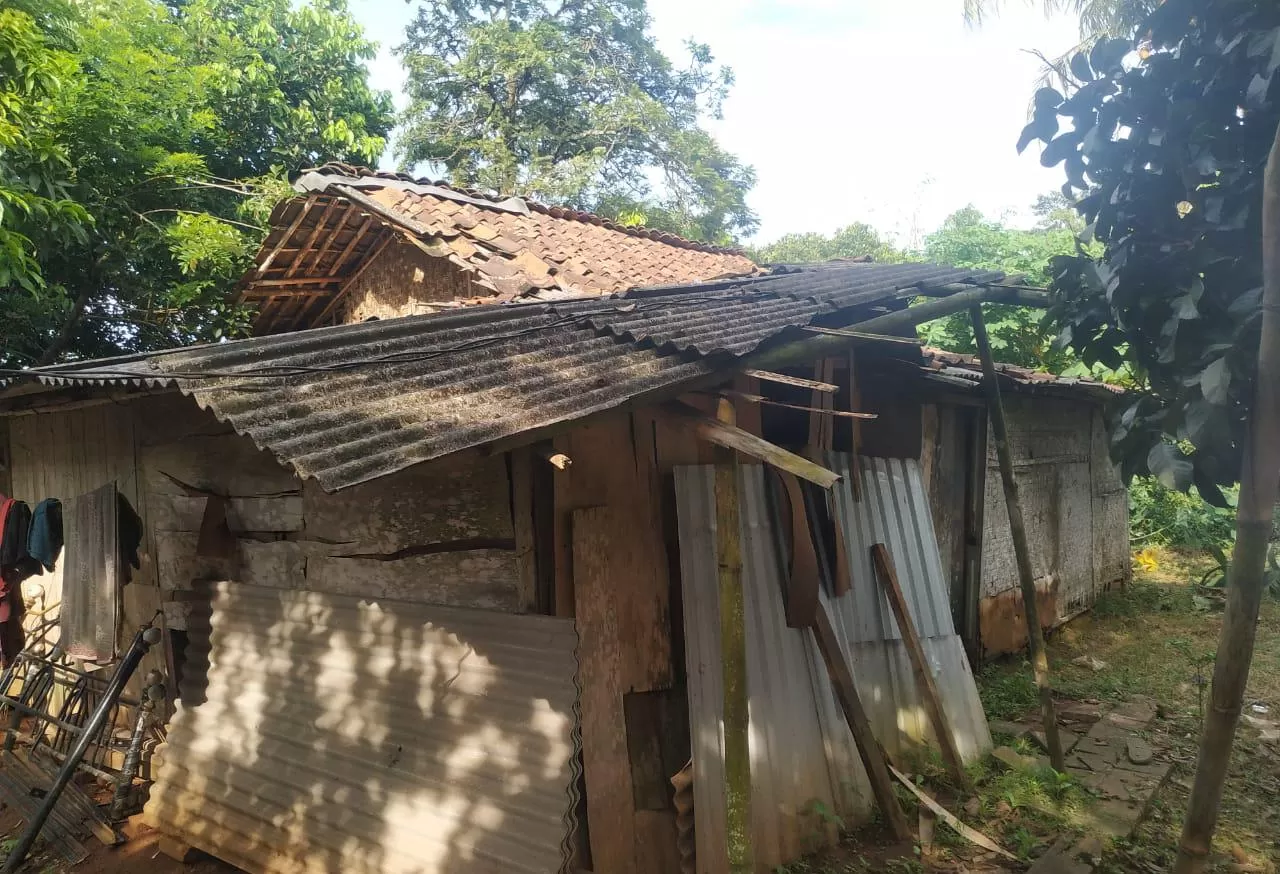 Berita Banten, Berita Banten Terbaru, Berita Banten Hari Ini, Berita Kabupaten Tangerang, Berita Kabupaten Tangerang Terbaru, Berita Kabupaten Tangerang Hari Ini: Ibu Yati, Janda Tua Penghuni Rumah Tak Layak Huni di Tigaraksa
