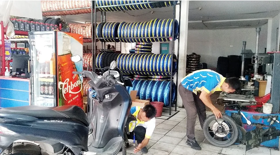 Berita Banten, Berita Banten Terbaru, Berita Banten Hari Ini, Berita Cilegon, Berita Cilegon Terbaru, Berita Cilegon Hari Ini: Penjualan Ban Motor Beromset Ratusan Juta Meski Pandemi