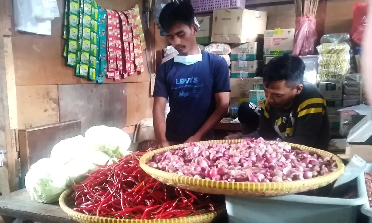 Cabai Mahal, Harga Cabai Naik, Harga Cabai Hari Ini, Harga Cabai di Cilegon, Berita Banten, Berita Banten Terbaru, Berita Banten Hari Ini, Berita Cilegon, Berita Cilegon Terbaru, Berita Cilegon Hari Ini: Harga Cabai Melonjak dan Bertahan, Pedagang Minta Pemerintah Kota Cilegon Turun Tangan