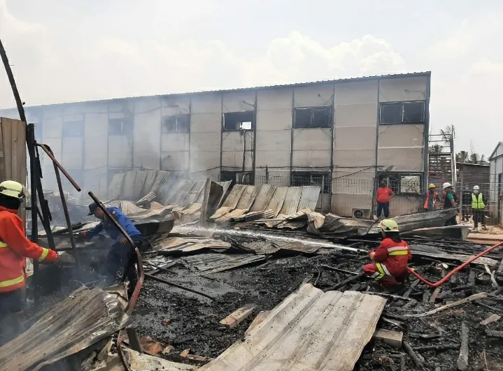 Berita Banten, Berita Banten Terbaru, Berita Banten Hari Ini, Berita Kabupaten Tangerang, Berita Kabupaten Tangerang Terbaru, Berita Kabupaten Tangerang Hari Ini: Bedeng Proyek di BSD Hangus Dilalap Si Jago Merah