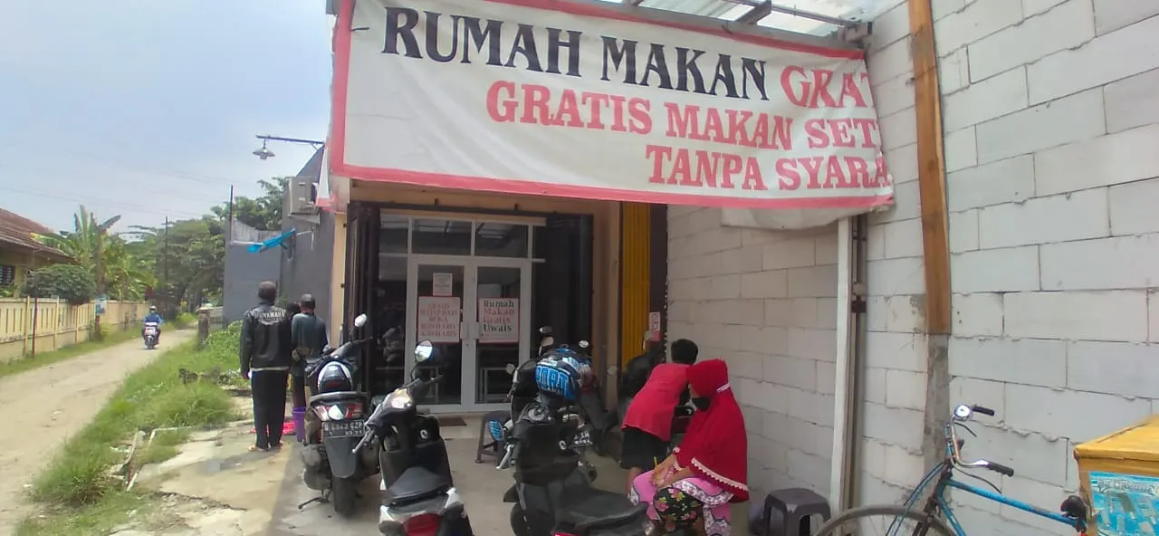 Rumah Makan Uwais: Makan Gratis untuk Siapa Saja
