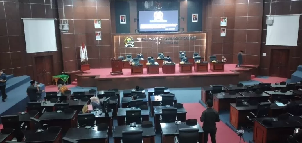 Berita Banten, Berita Banten Terbaru, Berita Banten Hari Ini, Berita Serang, Berita Serang Terbaru, Berita Serang Hari Ini: Mentang-Mentang Bulan Puasa, Paripurna DPRD Kota Serang Molor 2 Jam