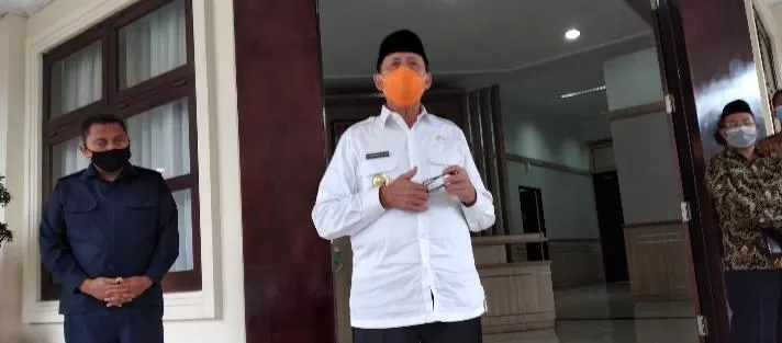 Berita Banten, Berita Banten Terbaru, Berita Banten Hari Ini, Berita Serang, Berita Serang Terbaru, Berita Serang Hari Ini: Dana Ponpes Diduga Disunat, Gubernur Banten Laporkan ke Kejati