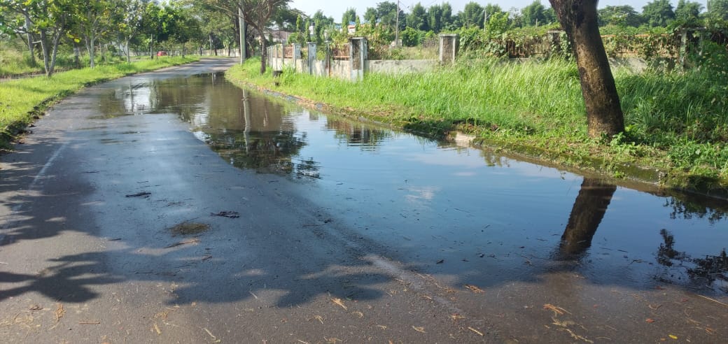 Baru Saja Dibangun, Jalan Menuju Kantor Wali Kota Serang Sudah Tergenang Air