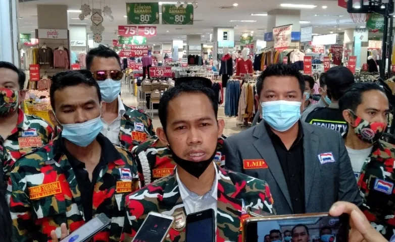 Baksos Ala LMP, 63 Anak Yatim Bebas Memilih Baju Lebaran di Ramayana Cilegon