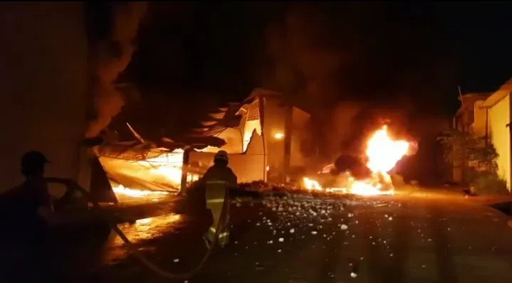 Kompleks Pergudangan Kosambi Tangerang Kebakaran