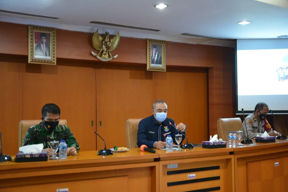 Berita Banten, Berita Banten Terbaru, Berita Banten Hari Ini, Berita Kabupaten Tangerang, Berita Kabupaten Tangerang Terbaru, Berita Kabupaten Tangerang Hari Ini: Bupati Tangerang Pimpin Rapat LKS Tripartit
