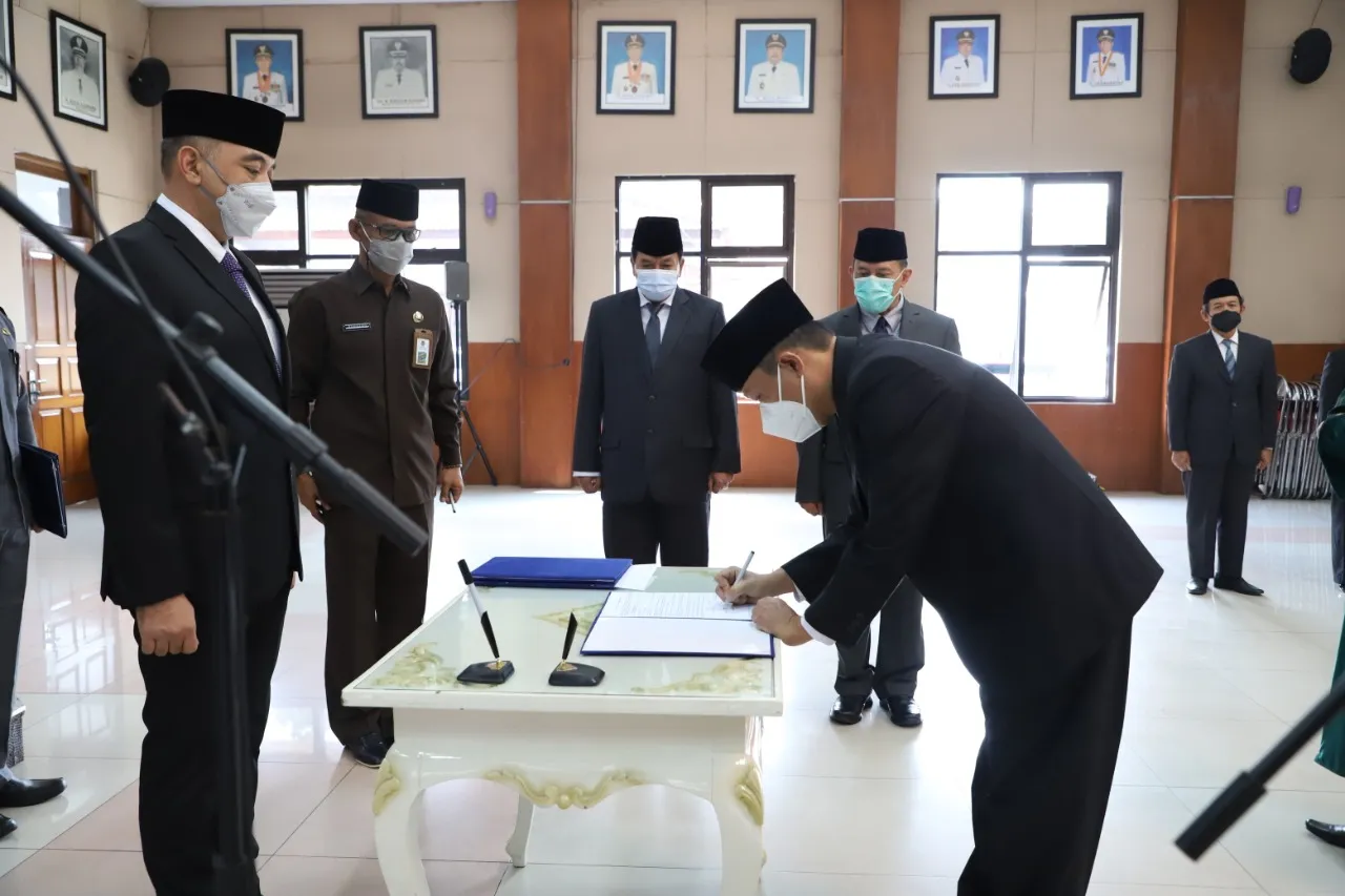 Lantik Sani Tora Wicaksono Jadi Dirum Perumdam TKR, Zaki: Fokus Kejar Target RPJMD 2023