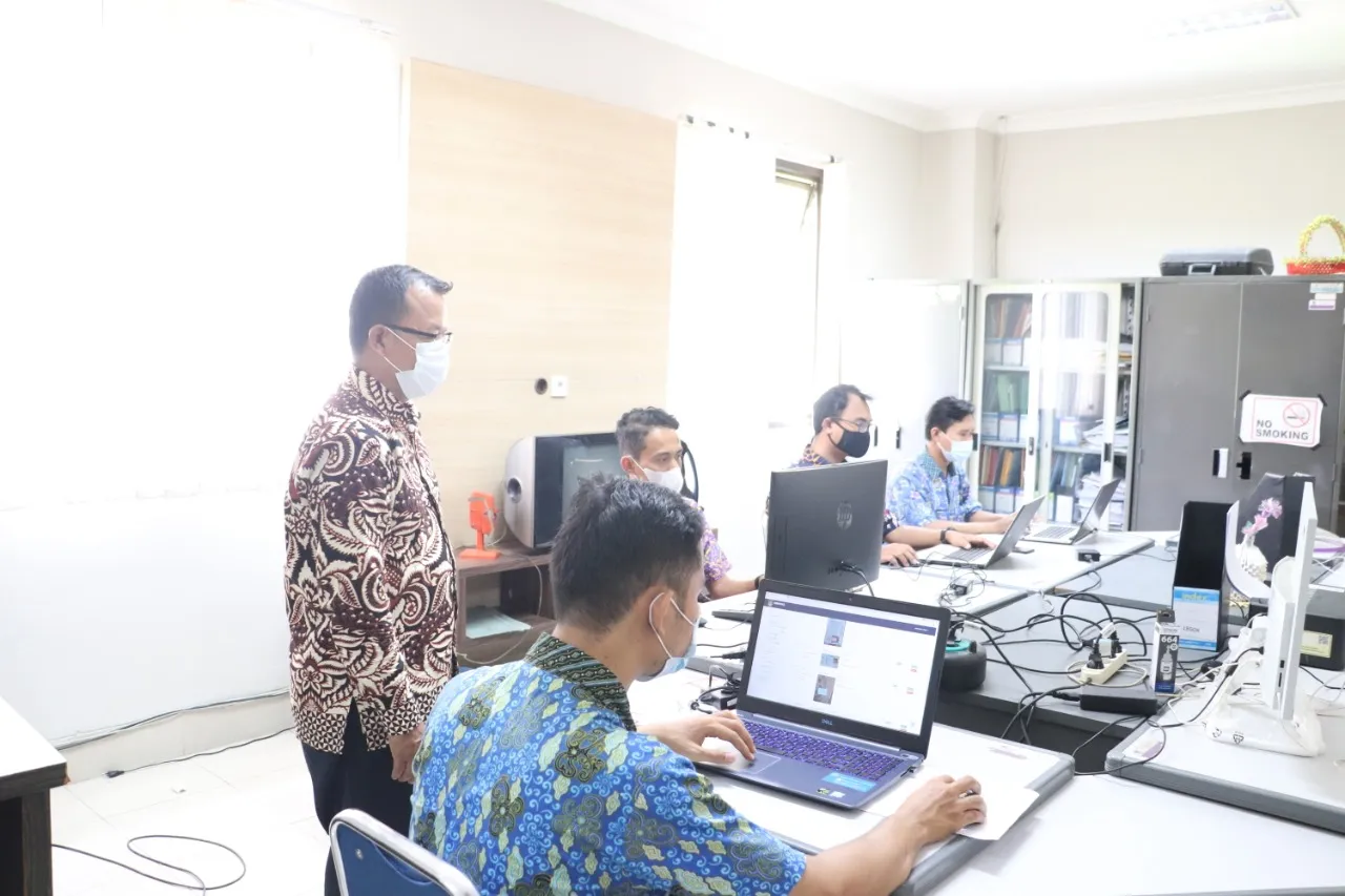 Pemkab Guyur Bantuan untuk Pelaku Usaha Mikro