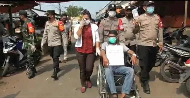 Berita Banten, Berita Banten Terbaru, Berita Banten Hari Ini, Berita Kabupaten Tangerang, Berita Kabupaten Tangerang Terbaru, Berita Kabupaten Tangerang Hari Ini: Polsek Curug Mengimbau Masyarakat dan Pedagang Pasar Curug Untuk Melakukan Tes Swab Antigen