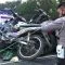 Berita Banten, Berita Banten Terbaru, Berita Banten Hari Ini, Berita Kabupaten Tangerang, Berita Kabupaten Tangerang Terbaru, Berita Kabupaten Tangerang Hari Ini: Hendak Putar Balik, Pengendara Motor Diseruduk Pengendara Motor Lain dari Belakang