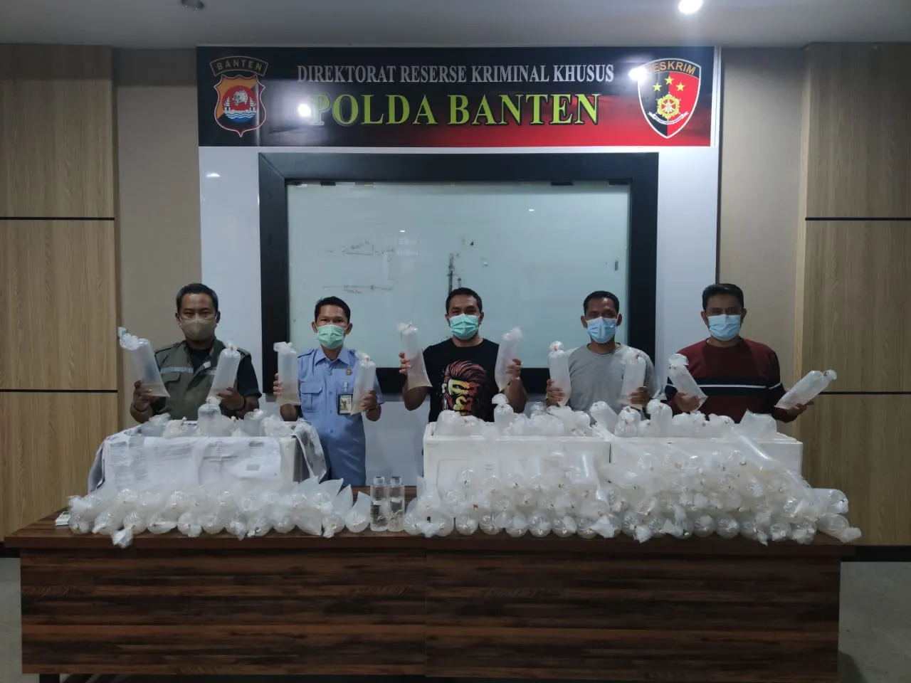 Berita Banten, Berita Banten Terbaru, Berita Banten Hari Ini, Berita Lebak, Berita Lebak Terbaru, Berita Lebak Hari Ini: Polda Banten Berhasil Gagalkan Penyelundupan 34.992 Bibit Lobster