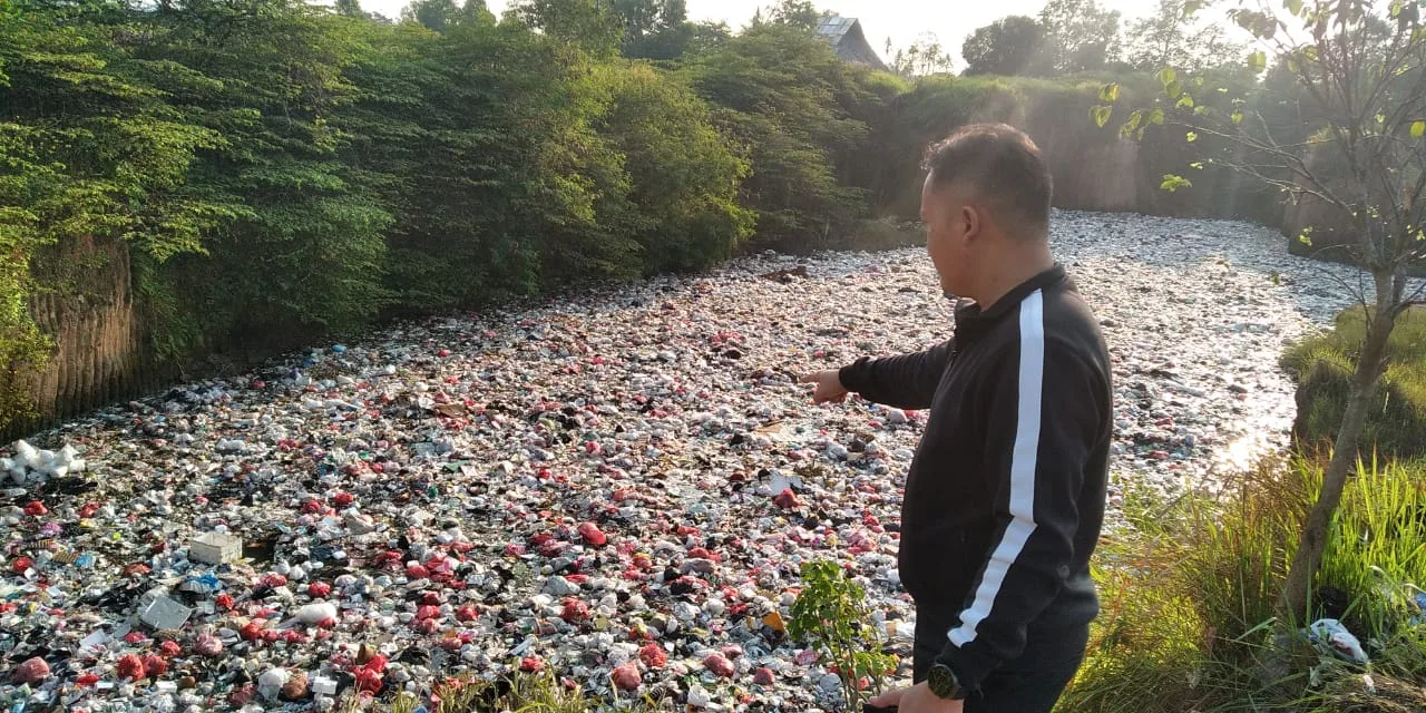 Berita Banten, Berita Banten Terbaru, Berita Banten Hari Ini, Berita Cilegon, Berita Cilegon Terbaru, Berita Cilegon Hari Ini: Sampah Liar Bak Lautan Ditemukan, RH Pertanyakan Kinerja DLH