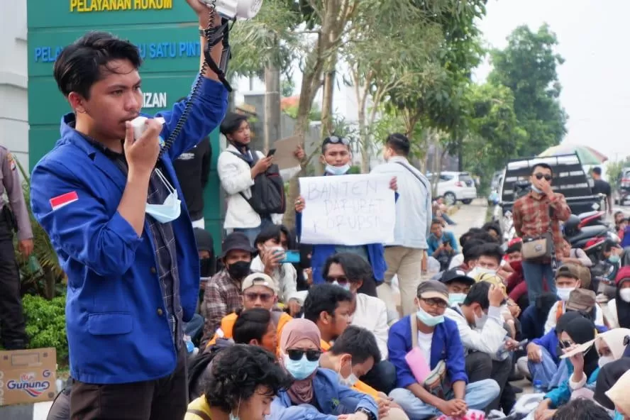 Berita Banten, Berita Banten Terbaru, Berita Banten Hari Ini, Berita Serang, Berita Serang Terbaru, Berita Serang Hari Ini: Anggap Banten Darurat Korupsi, Ratusan Mahasiswa Aksi di Depan Kejati