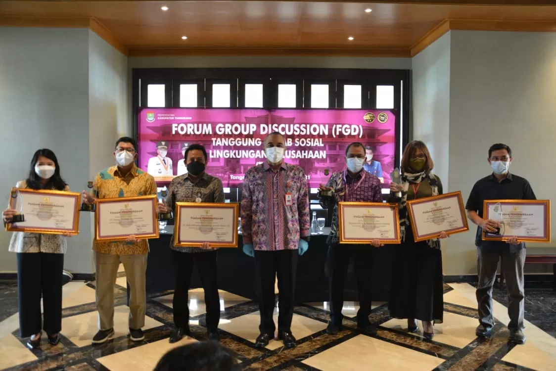 Berita Banten, Berita Banten Terbaru, Berita Banten Hari Ini, Berita Kabupaten Tangerang, Berita Kabupaten Tangerang Terbaru, Berita Kabupaten Tangerang Hari Ini: Zaki Berikan Penghargaan kepada 12 Perusahaan