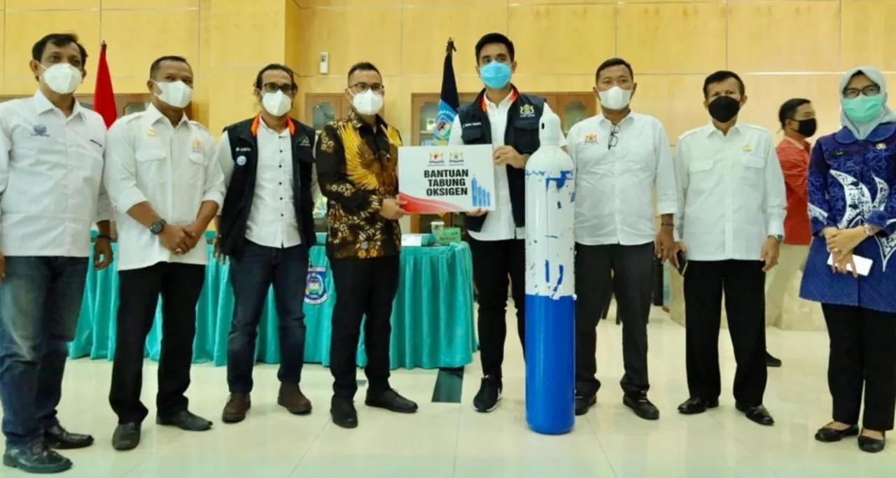 Berita Banten, Berita Banten Terbaru, Berita Banten Hari Ini, Berita Tangsel, Berita Tangsel Terbaru, Berita Tangsel Hari Ini: Pemkot Tangsel Terima Bantuan Tabung Oksigen dari Kadin Banten