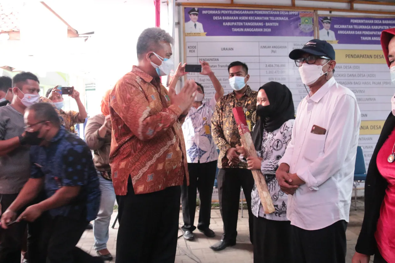 Berita Banten, Berita Banten Terbaru, Berita Banten Hari Ini, Berita Kabupaten Tangerang, Berita Kabupaten Tangerang Terbaru, Berita Kabupaten Tangerang Hari Ini: BPN Banten Sosialisasikan PTSL dan Serahkan Patok Batas di Teluknaga
