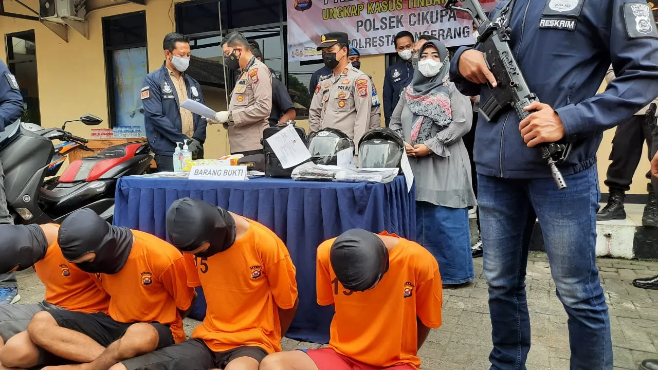 Berita Banten, Berita Banten Terbaru, Berita Banten Hari Ini, Berita Kabupaten Tangerang, Berita Kabupaten Tangerang Terbaru, Berita Kabupaten Tangerang Hari Ini: Dalam 24 Jam, Polisi Cikupa Berhasil Tangkap Komplotan Maling Motor
