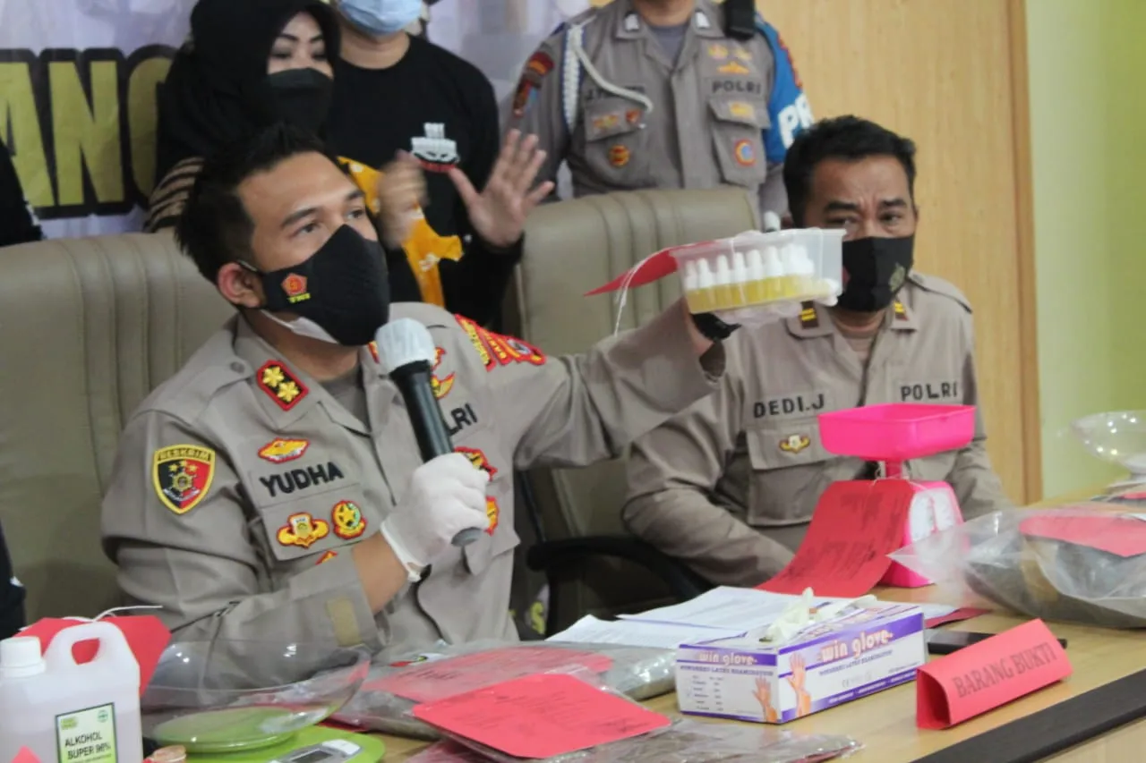 Berita Banten, Berita Banten Terbaru, Berita Banten Hari Ini, Berita Serang, Berita Serang Terbaru, Berita Serang Hari Ini: Polisi Serang Amankan 2.800 Gram Ganja Kering dan 7 Tersangka