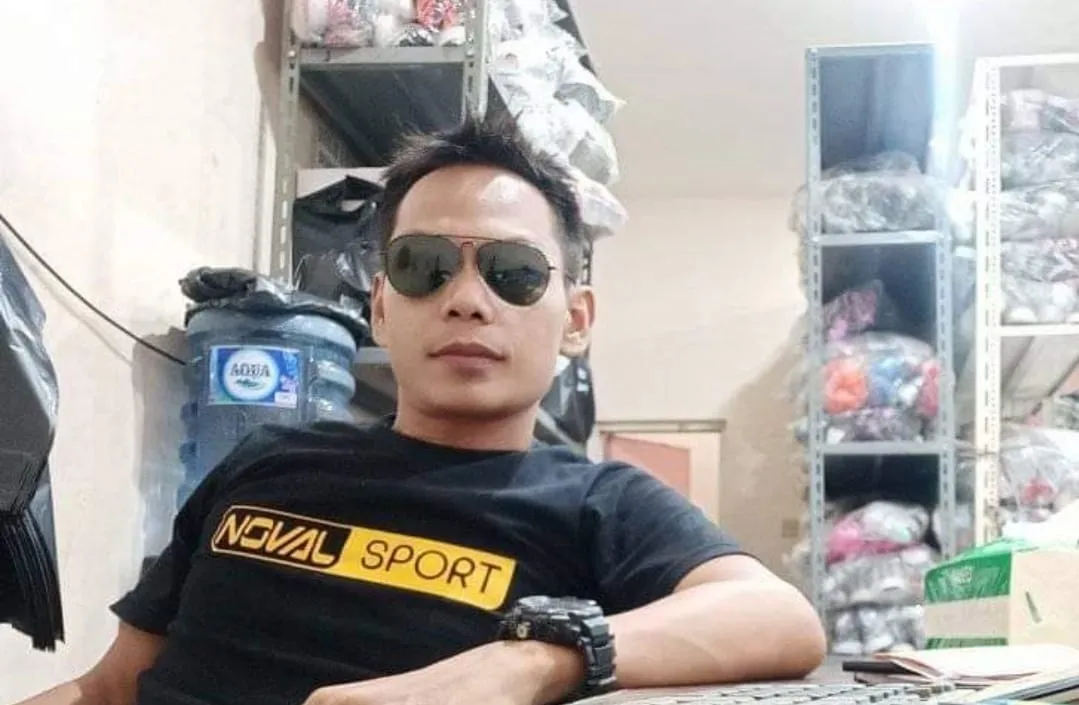 Berita Banten, Berita Banten Terbaru, Berita Banten Hari Ini, Berita Kabupaten Tangerang, Berita Kabupaten Tangerang Terbaru, Berita Kabupaten Tangerang Hari Ini: Kisah Guru Honorer di Tangerang Jadi Penjual Sepatu Saat Pandemi