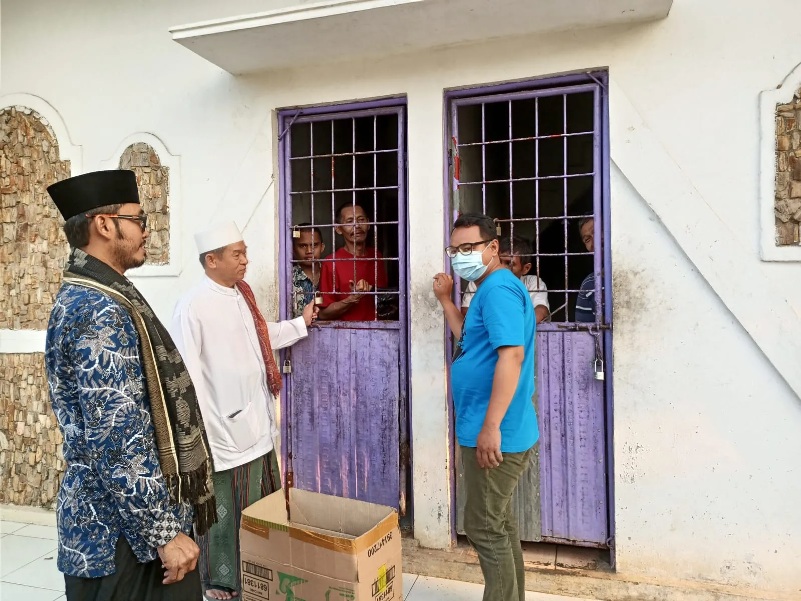 Berita Banten, Berita Banten Terbaru, Berita Banten Hari Ini, Berita Kabupaten Tangerang, Berita Kabupaten Tangerang Terbaru, Berita Kabupaten Tangerang Hari Ini: Komunitas Rakyat Memberi Bagi-Bagi Makanan ke Panti Rehabilitasi Narkoba dan ODGJ di Tangerang