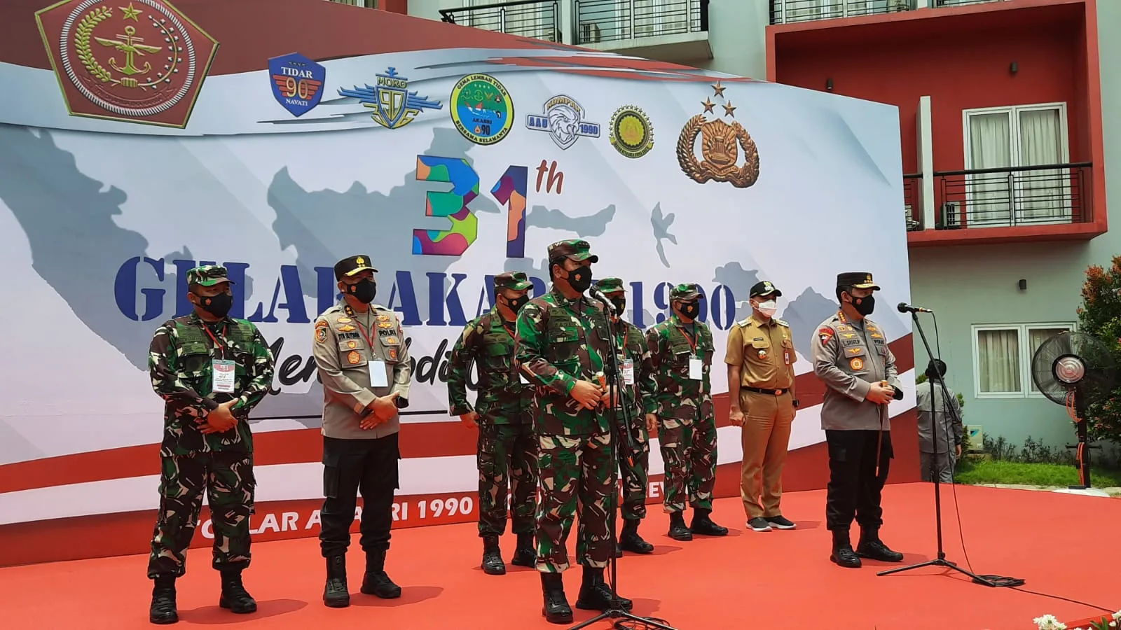 Panglima TNI dan Kapolri Tinjau Proses Vaksinasi di Kelapa Dua, Kabupaten Tangerang