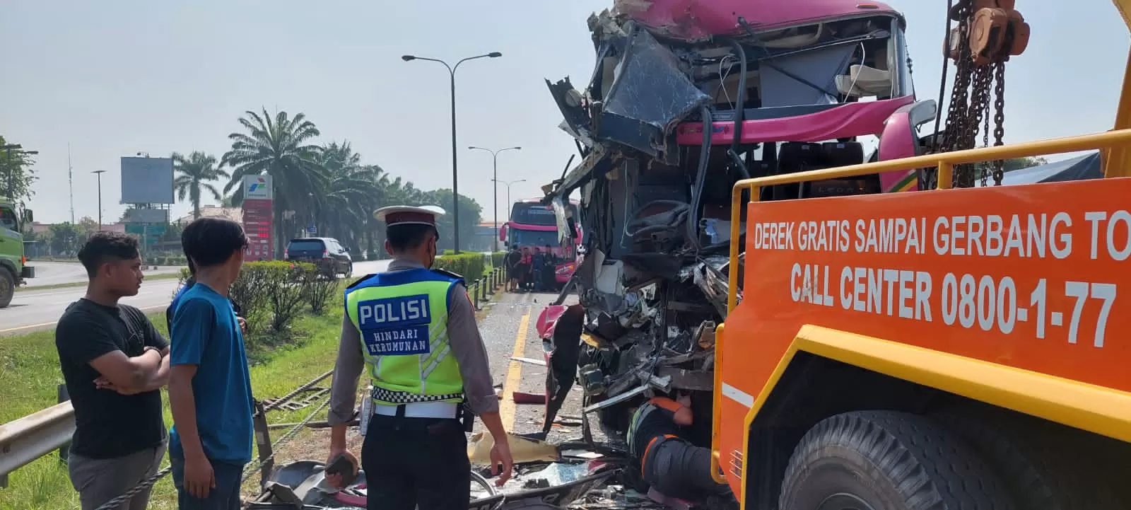 Berita Banten, Berita Banten Terbaru, Berita Banten Hari Ini, Berita Serang, Berita Serang Terbaru, Berita Serang Hari Ini: Penyebab Kecelakaan Beruntun Rombongan Ziarah di Tol Merak: Tidak Menjaga Jarak Aman
