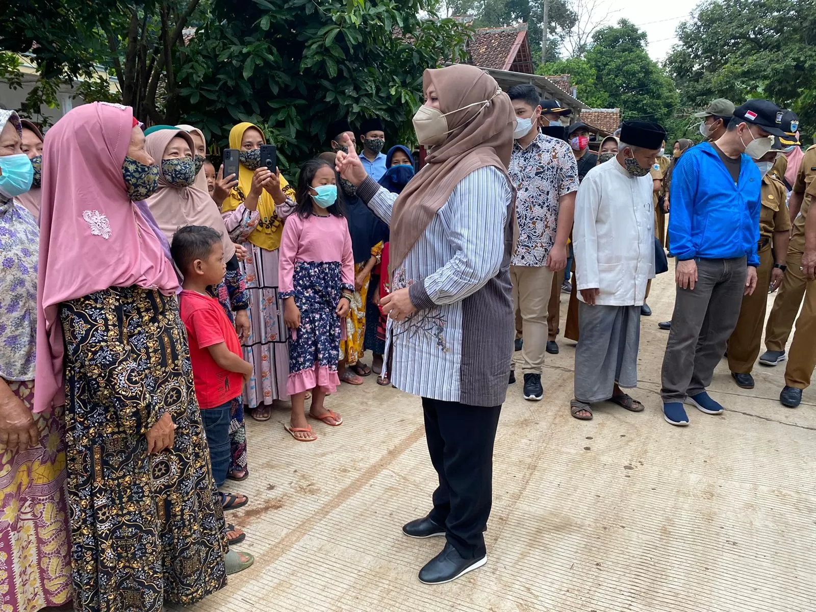 Berita Banten, Berita Banten Terbaru, Berita Banten Hari Ini, Berita Pandeglang, Berita Pandeglang Terbaru, Berita Pandeglang Hari Ini: Usai Pembangunan Jalan di Dua Kecamatan, Irna: Jangan buat Kebut-kebutan