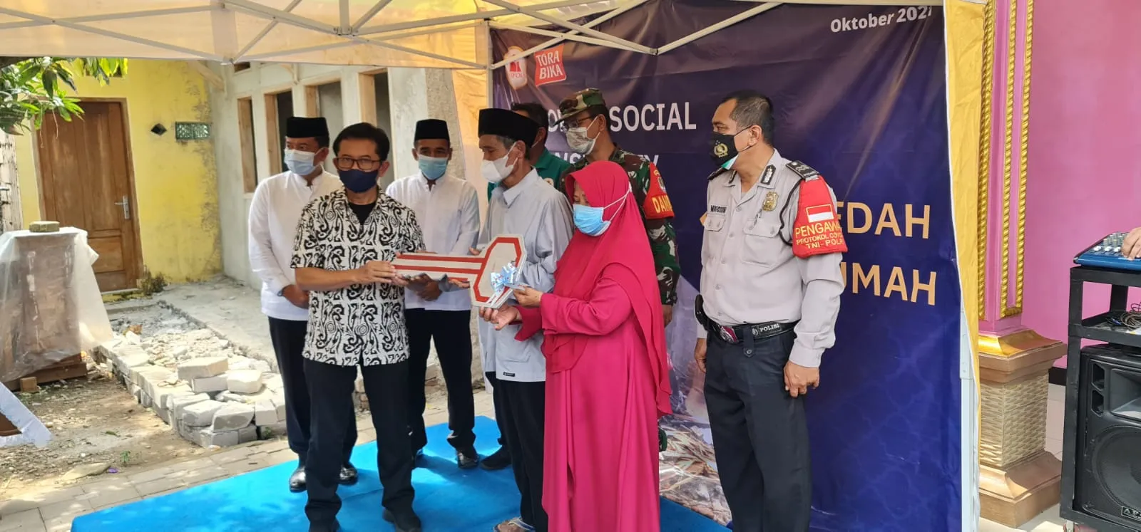 Berita Banten, Berita Banten Terbaru, Berita Banten Hari Ini, Berita Kabupaten Tangerang, Berita Kabupaten Tangerang Terbaru, Berita Kabupaten Tangerang Hari Ini: Torabika Peduli Bedah Rumah Warga di Sekitar Pabrik
