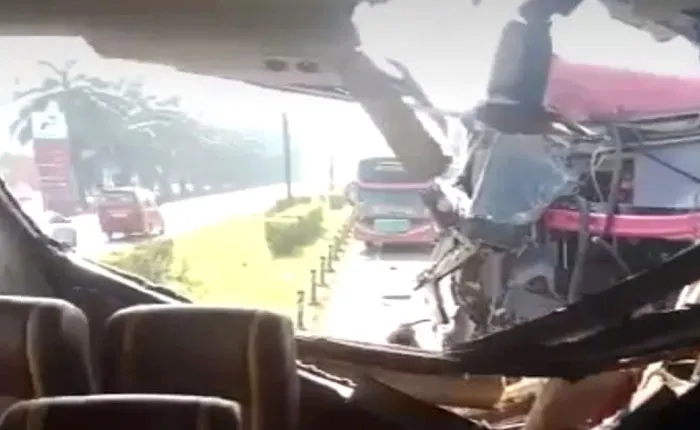 Berita Banten, Berita Banten Terbaru, Berita Banten Hari Ini, Berita Serang, Berita Serang Terbaru, Berita Serang Hari Ini: Bus Rombongan Ziarah Asal Tangerang Kecelakaan Beruntun di Tol Merak
