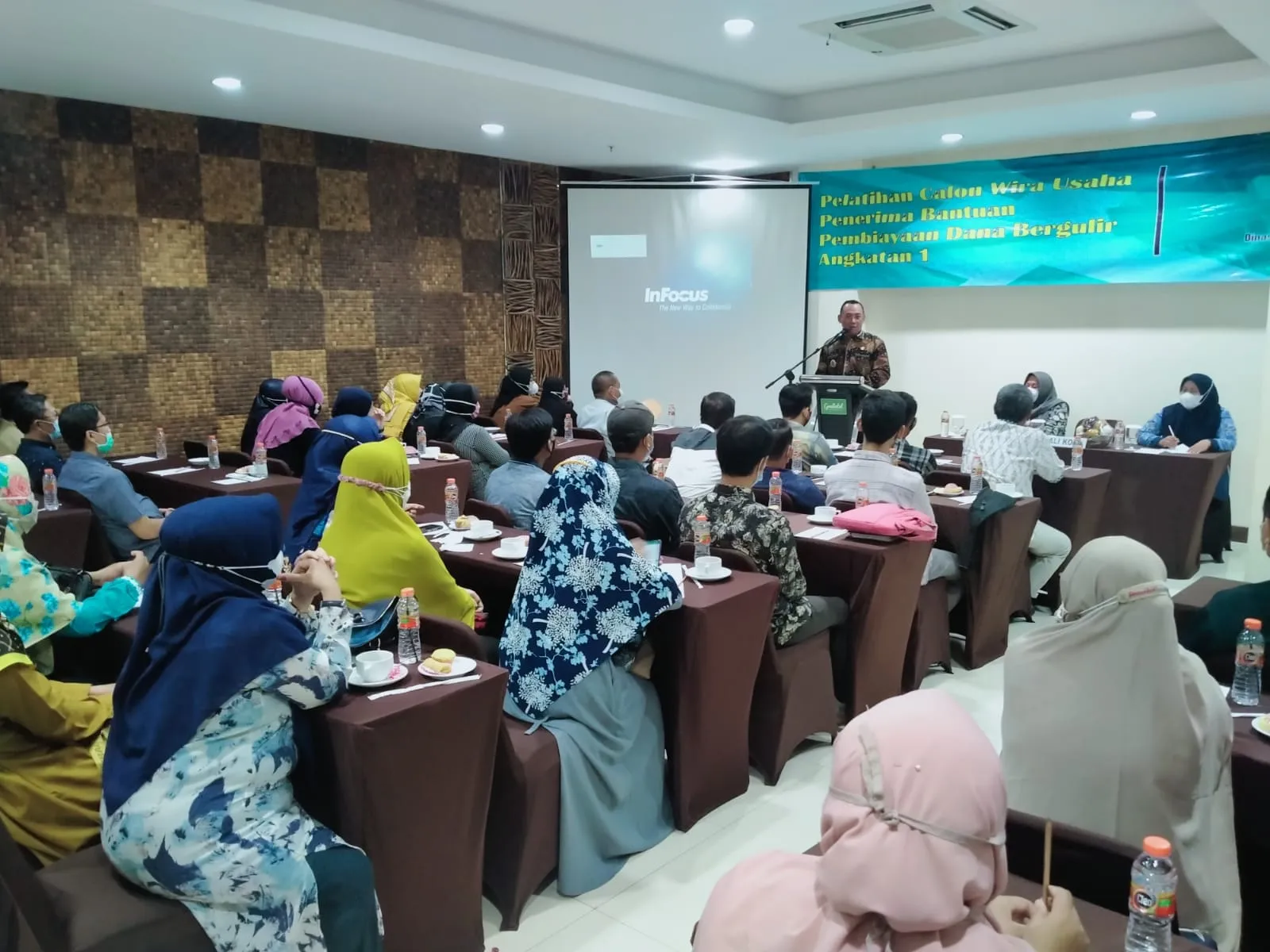Berita Banten, Berita Banten Terbaru, Berita Banten Hari Ini, Berita Cilegon, Berita Cilegon Terbaru, Berita Cilegon Hari Ini: Penerima Bantuan Dana Bergulir di Cilegon Diberi Pelatihan Wirausaha