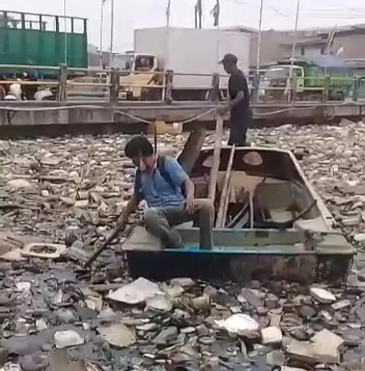 Kali Prancis Dapap Jadi Lautan Sampah