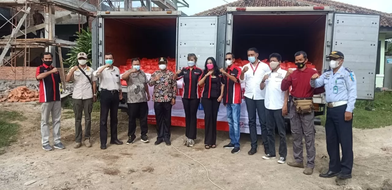 Berita Banten, Berita Banten Terbaru, Berita Banten Hari Ini, Berita Kabupaten Tangerang, Berita Kabupaten Tangerang Terbaru, Berita Kabupaten Tangerang Hari Ini: Sinar Mas Land Berikan 1.000 Paket Bahan Pangan untuk Warga Rumpin
