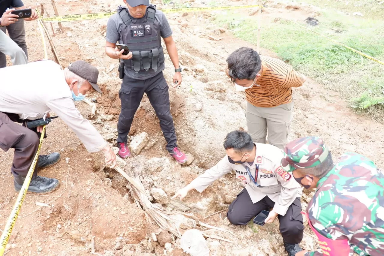 Berita Banten, Berita Banten Terbaru, Berita Banten Hari Ini, Berita Kabupaten Tangerang, Berita Kabupaten Tangerang Terbaru, Berita Kabupaten Tangerang Hari Ini: Granat Aktif Ditemukan di Proyek Perumahan Panongan
