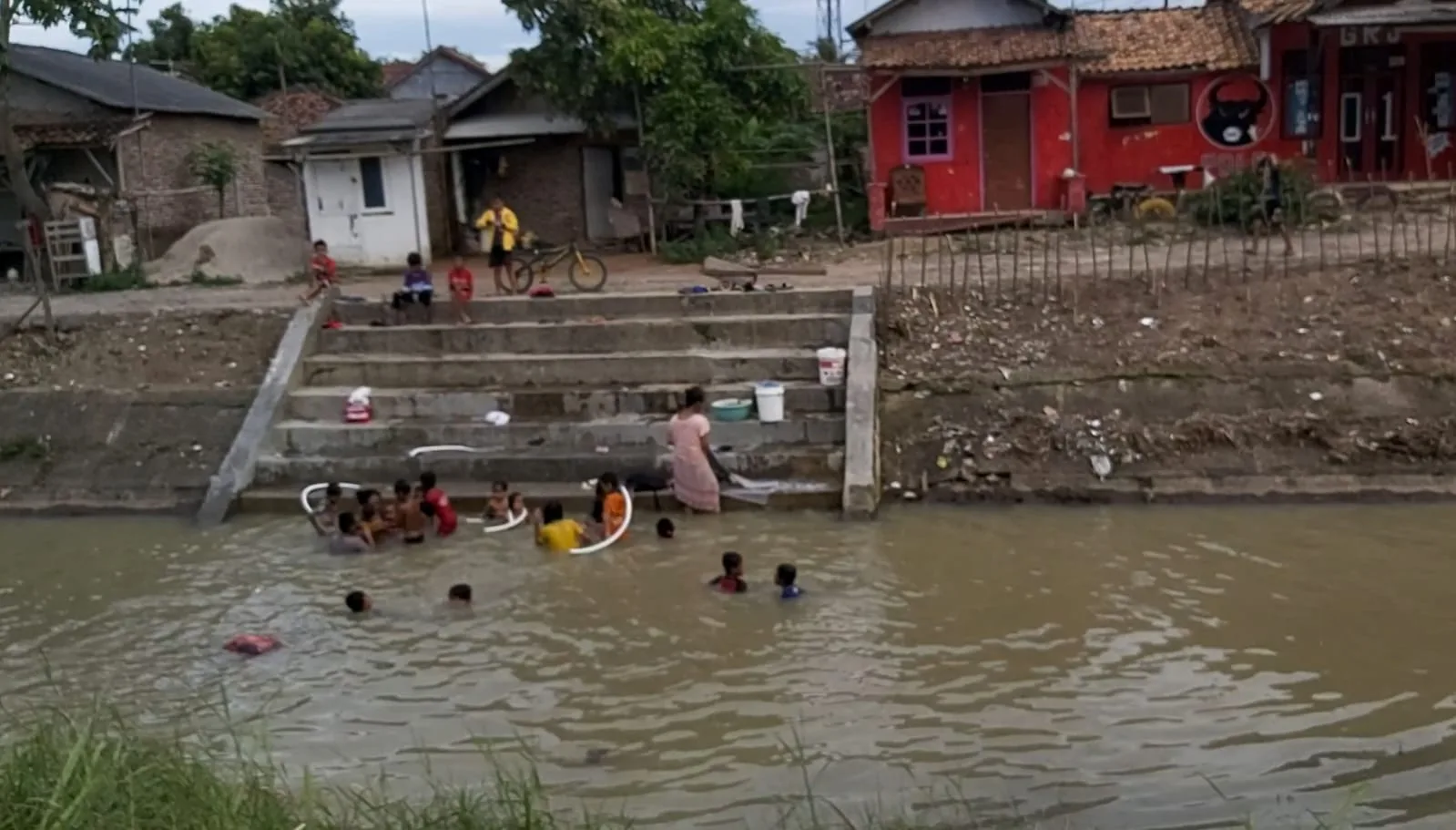 Berita Banten, Berita Banten Terbaru, Berita Banten Hari Ini, Berita Kabupaten Tangerang, Berita Kabupaten Tangerang Terbaru, Berita Kabupaten Tangerang Hari Ini: BPBD Kabupaten Tangerang Imbau Warga di Bantaran Sungai Waspadai Banjir