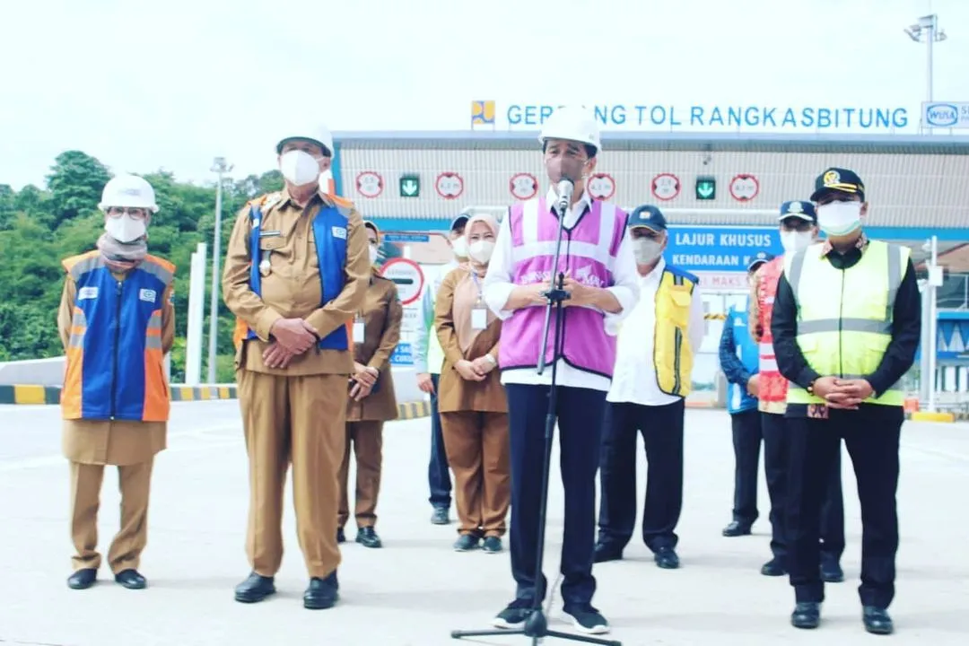 Berita Banten, Berita Banten Terbaru, Berita Banten Hari Ini, Berita Serang, Berita Serang Terbaru, Berita Serang Hari Ini: Jokowi Resmikan Tol Serang-Panimbang