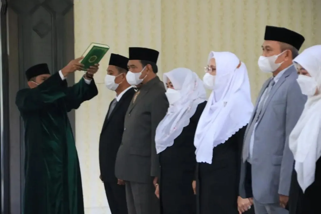 Berita Banten, Berita Banten Terbaru, Berita Banten Hari Ini, Berita Cilegon, Berita Cilegon Terbaru, Berita Cilegon Hari Ini: Helldy Lantik 12 Pejabat Baru di Pemkot Cilegon