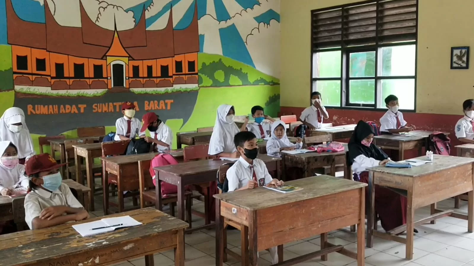 Berita Banten, Berita Banten Terbaru, Berita Banten Hari Ini, Berita Kabupaten Tangerang, Berita Kabupaten Tangerang Terbaru, Berita Kabupaten Tangerang Hari Ini: Hari Pertama PTM, Banyak Siswa SD di Kab. Tangerang yang Lupa Nama Gurunya