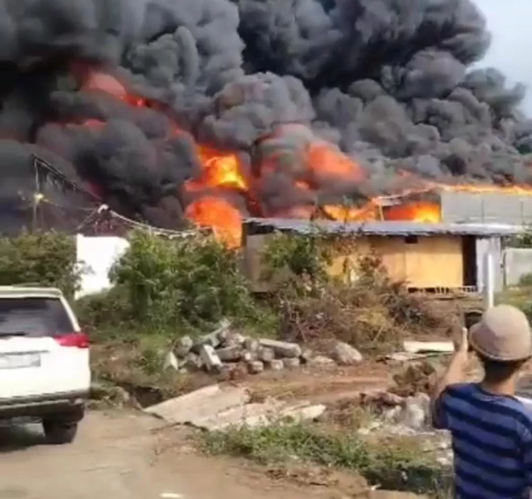 Gudang Korek Gas di Pakuhaji Kebakaran Hebat