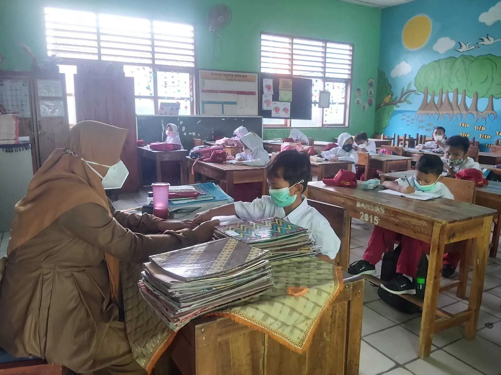 Hari Pertama PTM SD di Kabupaten Tangerang, Pemkab: Di Dalam Sekolah Prokes Sudah Baik