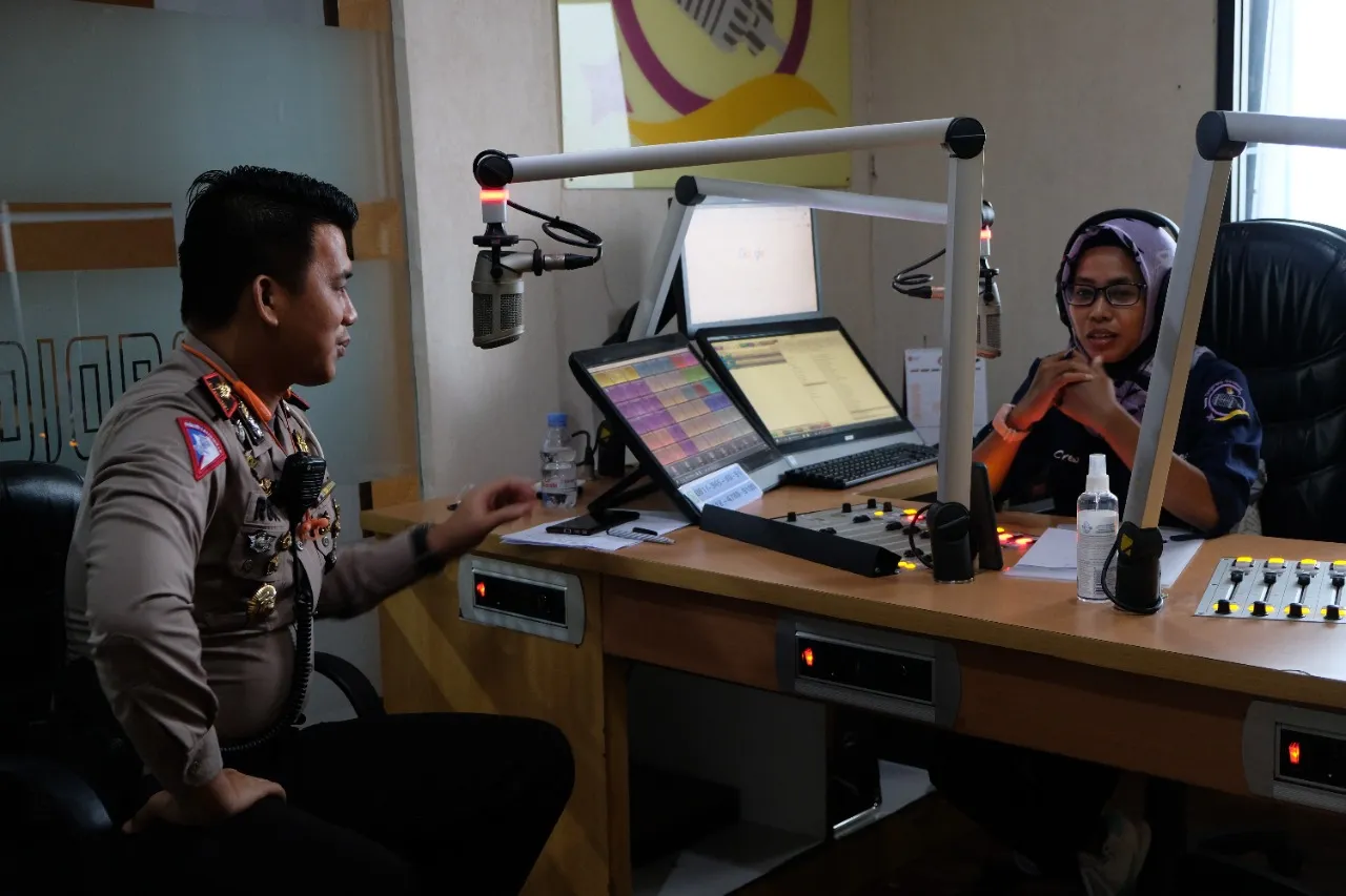 Berita Banten, Berita Banten Terbaru, Berita Banten Hari Ini, Berita Kabupaten Tangerang, Berita Kabupaten Tangerang Terbaru, Berita Kabupaten Tangerang Hari Ini: Lewat Radio, Satlantas Polresta Tangerang Imbau Masyarakat Tertib Lalu Lintas