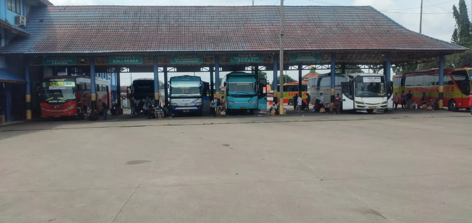 H-4 Tahun Baru, Belum Ada Peningakatan Signifikan Penumpang di Terminal Pakupatan Serang