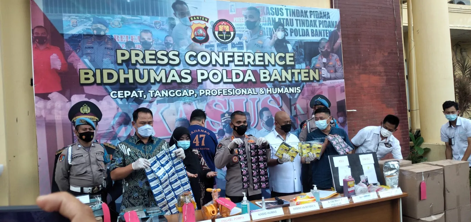 Berita Banten, Berita Banten Hari Ini, Berita Banten Terbaru, Serang, Serang Hari Ini, Serang Terbaru, Peristiwa, Peristiwa Hari Ini, Peristiwa Terbaru, Berita Viral, Berita Viral Hari Ini, Berita Viral Terbaru: Polda Banten Bongkar Gudang Produksi Shampo Palsu Beromzet Ratusan Juta Rupiah