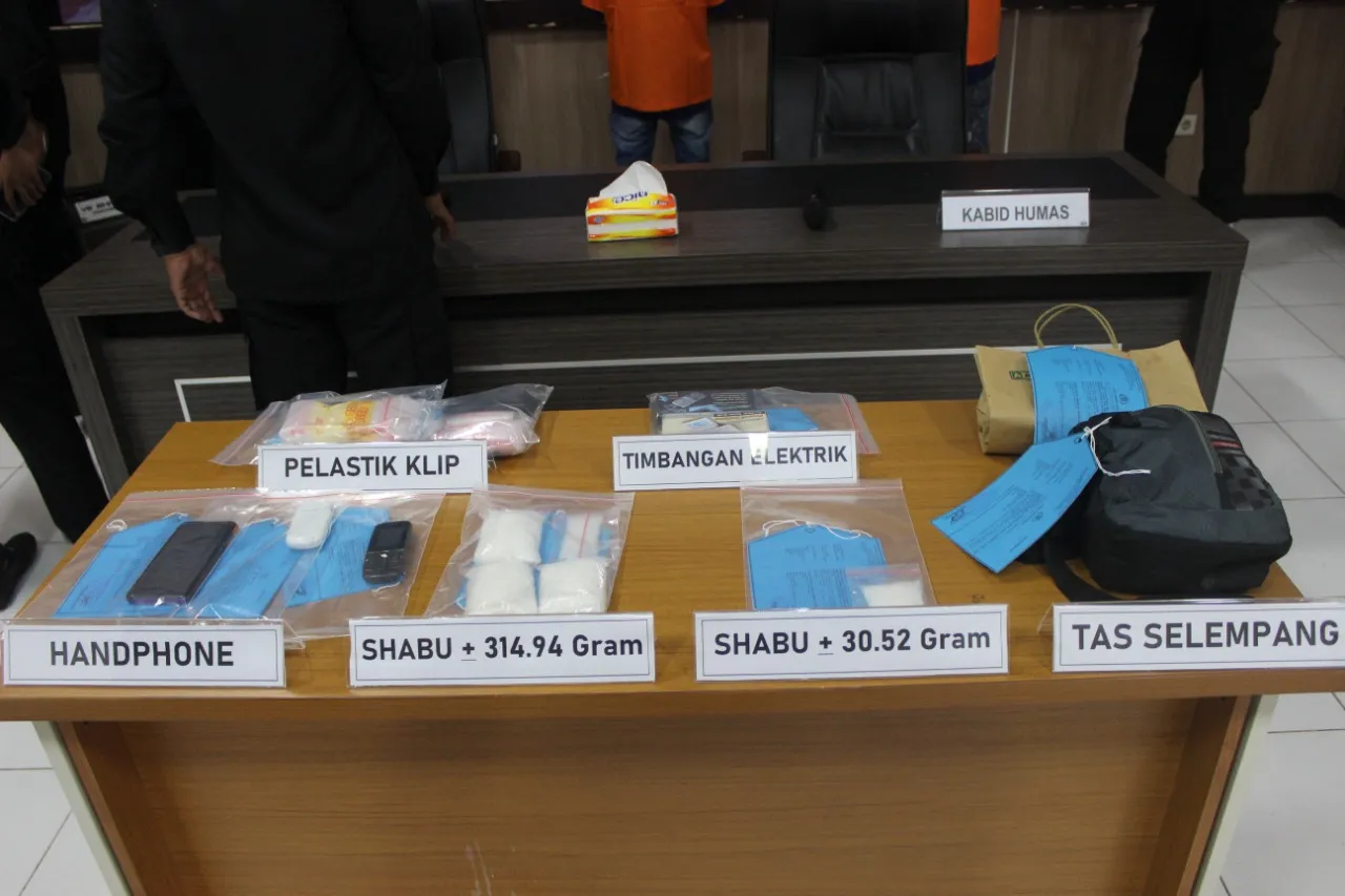 Berita Banten, Berita Banten Hari Ini, Berita Banten Terbaru, Serang, Serang Hari Ini, Serang Terbaru, Peristiwa, Peristiwa Hari Ini, Peristiwa Terbaru, Berita Viral, Berita Viral Hari Ini, Berita Viral Terbaru: Polda Banten Sita 24 Kilo Shabu Selama Tahun 2021